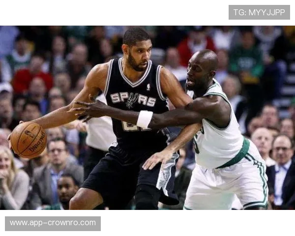 加内特高位策应拉开空间与邓肯内线硬吃效率截然不同