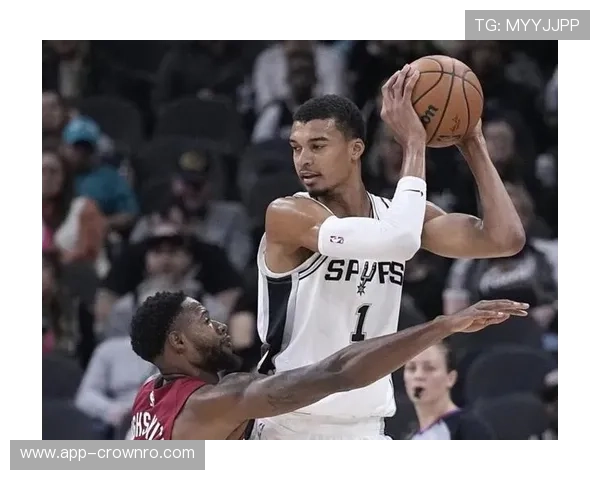 文班亚马挡拆造错位提升内线效率 引领新赛季防守风潮