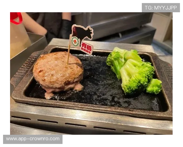 特雷·杨家的狗都吃有机牛排了