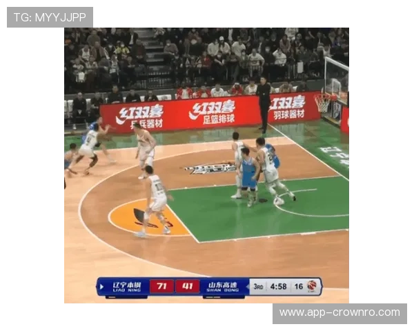 双重触球判罚要点：何时构成犯规及判罚结果