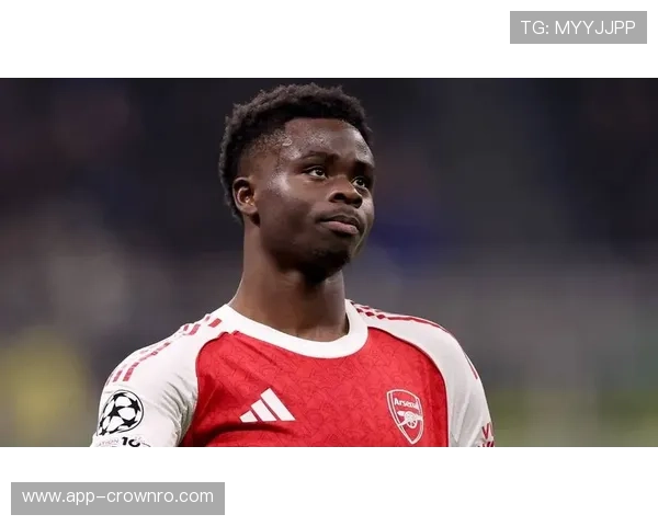 撕开对方防线萨卡本赛季较上季前插更具威胁